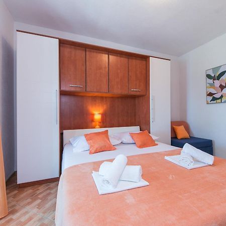 Apartments With A Parking Space Brela, Makarska - 16603 Номер фото