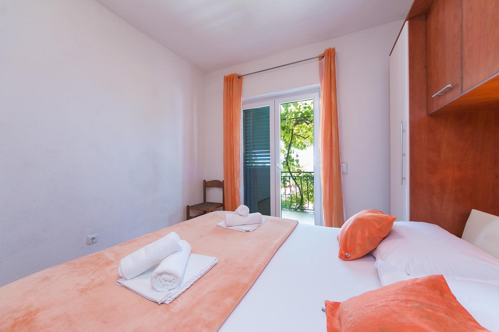 Apartments With A Parking Space Brela, Makarska - 16603 Номер фото